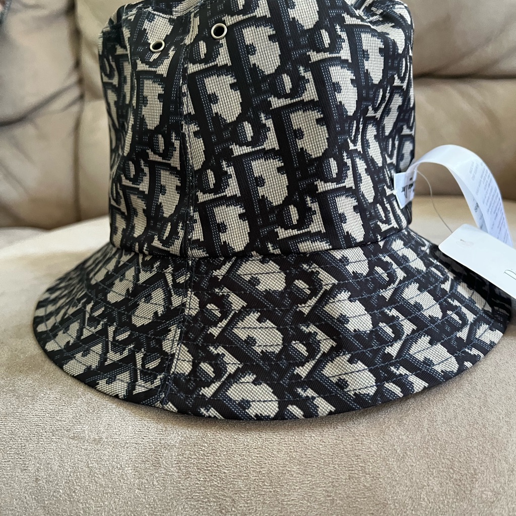 Reversible Teddy -D Small Brim Bucket Hat 58 Nwt